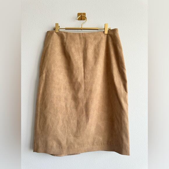 Chicos Women’s Tan Brown Faux Suede Pencil Skirt Size 0 Small - Picture 1 of 5